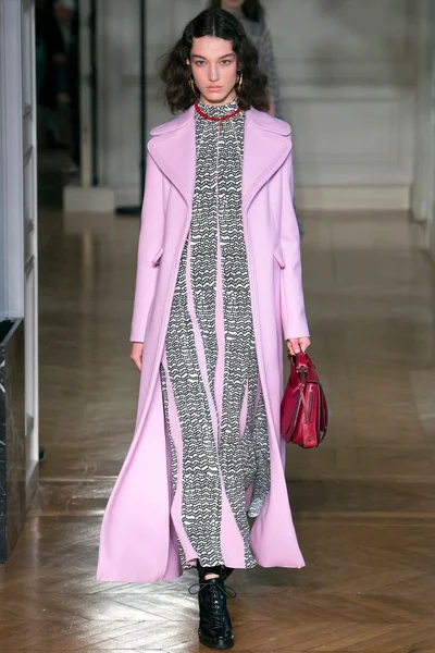 Look 3